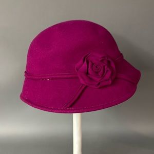 Uno Alla Volta Cloche Style Felt Hat